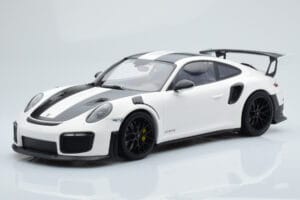 Porsche 911 GT2 RS 991.2 Weissach Package Alb Jante Magneziu Negre Minichamps 1:18