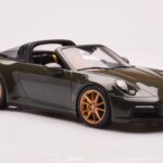 Porsche 911 992 Targa 4S Verde Oliv GT Spirit 1:18 - image 4 of 6