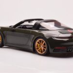 Porsche 911 992 Targa 4S Verde Oliv GT Spirit 1:18 - image 5 of 6