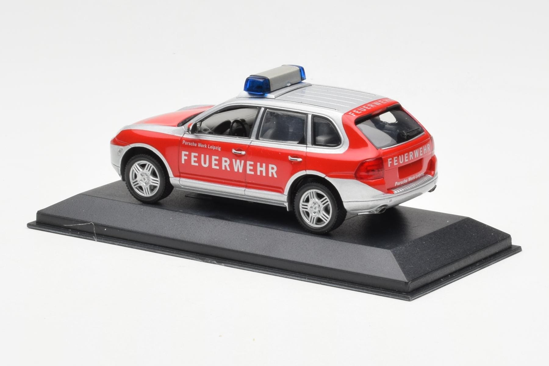 Porsche Cayenne S Feuerwehr Minichamps 1:43 WAPC02060116 Metal - imaginea 3 din 4
