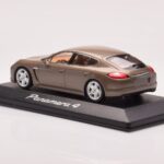 Porsche Panamera 970 4 Bej Metalic Minichamps 1:43 - image 3 of 4