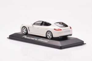 Porsche Panamera 970 Diesel Carrara Alb Minichamps 1:43 WAP0200090C Metal - imaginea 3 din 4