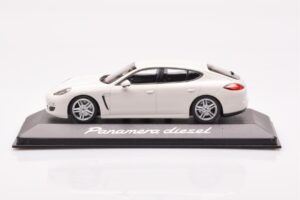 Porsche Panamera 970 Diesel Carrara Alb Minichamps 1:43