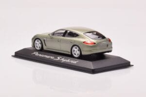 Porsche Panamera 970 S Hybrid Critall Verde Minichamps 1:43 WAP0205010A Metal - imaginea 3 din 4