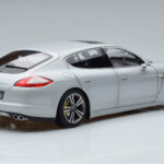 Porsche Panamera 970 Turbo Argintiu Norev 1:18 - image 3 of 7
