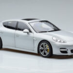 Porsche Panamera 970 Turbo Argintiu Norev 1:18 - image 5 of 7