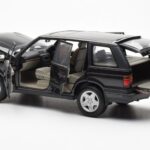 Range Rover P38 4.6 HSE Negru Metalic AUTOart 1:18 - image 8 of 9