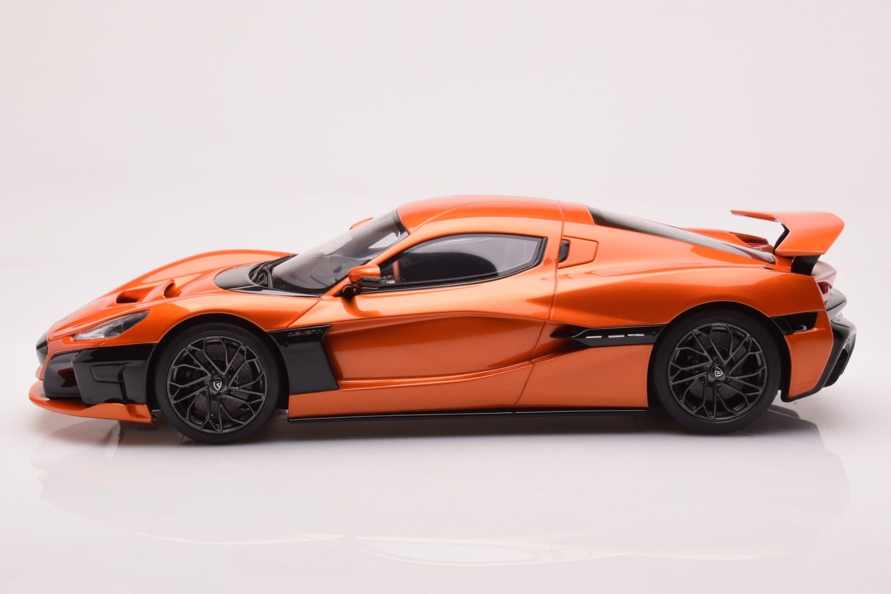 Rimac Nevera Portocaliu GT Spirit 1:18 GT880 Rășină - imaginea 3 din 6