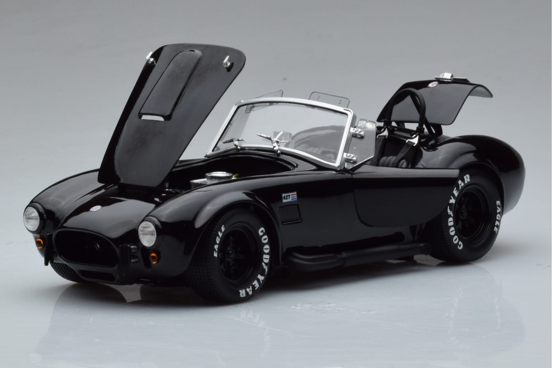 Shelby Cobra 427 S/C Negru Kyosho 1:18 08048BK Metal - imaginea 2 din 9