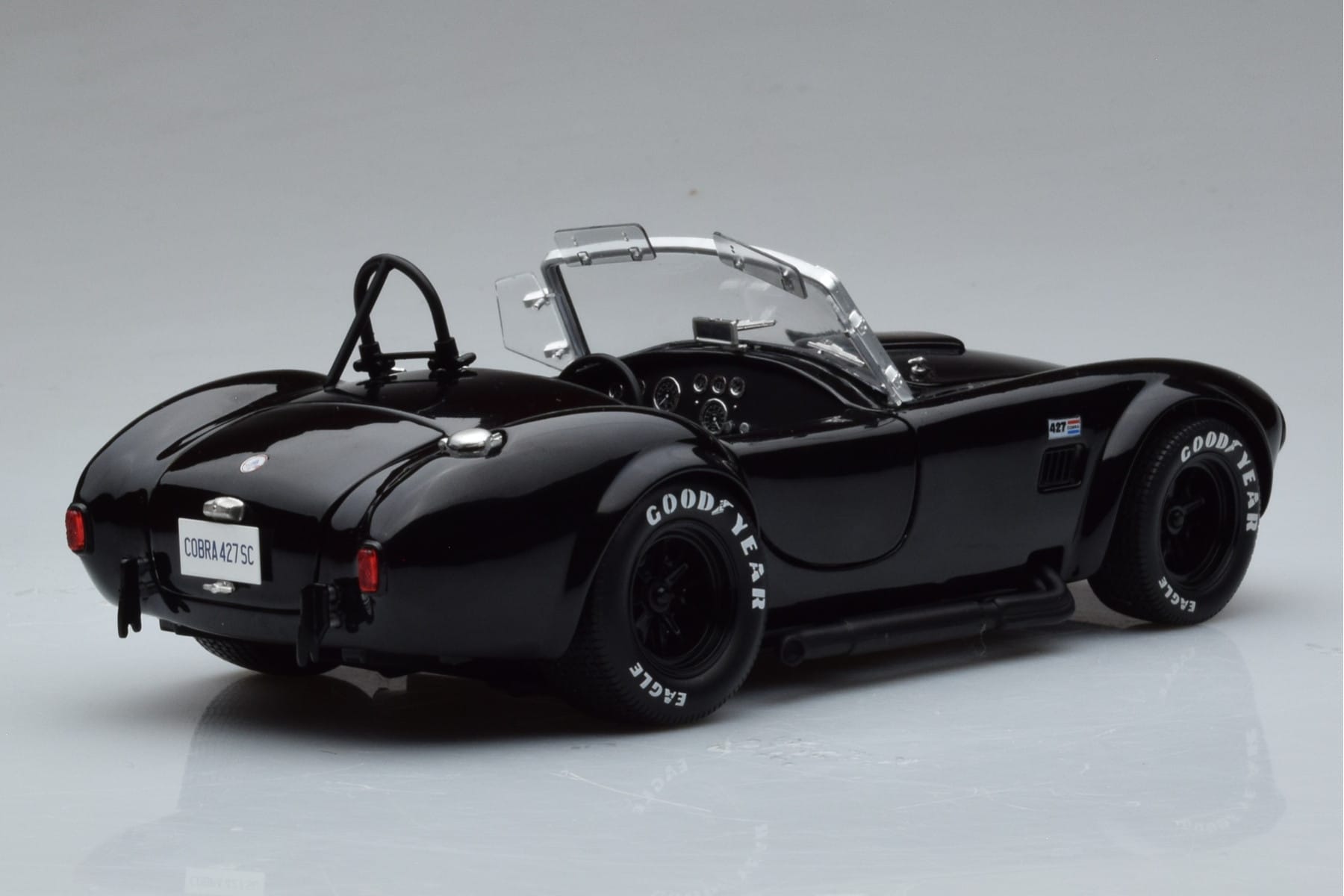 Shelby Cobra 427 S/C Negru Kyosho 1:18 08048BK Metal - imaginea 3 din 9
