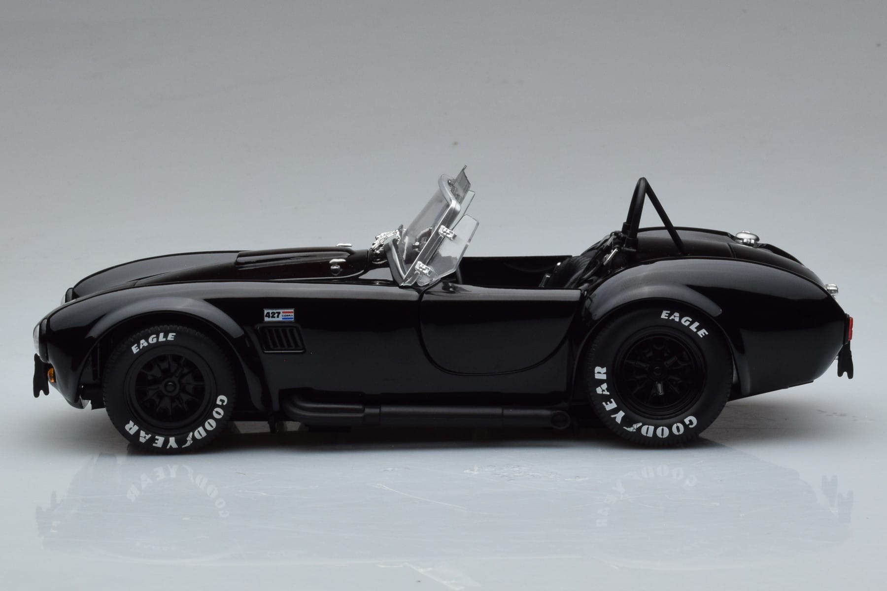 Shelby Cobra 427 S/C Negru Kyosho 1:18 08048BK Metal - imaginea 4 din 9