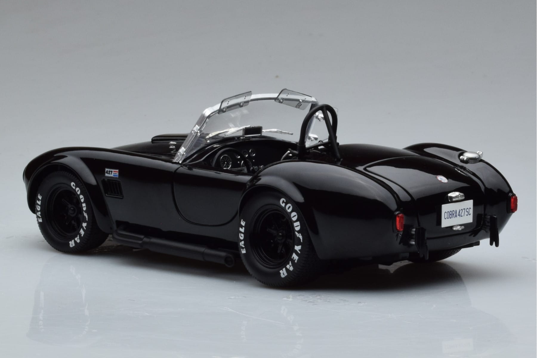 Shelby Cobra 427 S/C Negru Kyosho 1:18 08048BK Metal - imaginea 6 din 9
