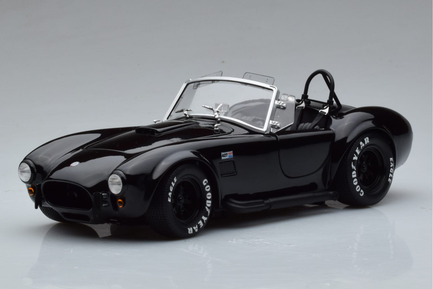 Shelby Cobra 427 S/C Negru Kyosho 1:18 08048BK Metal