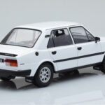 Skoda 130 L Alb IXO 1:18 - image 2 of 6