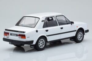 Skoda 130 L Alb IXO 1:18 18CMC158 Metal - imaginea 2 din 6