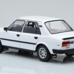Skoda 130 L Alb IXO 1:18 - image 5 of 6
