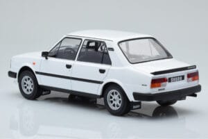 Skoda 130 L Alb IXO 1:18 18CMC158 Metal - imaginea 5 din 6
