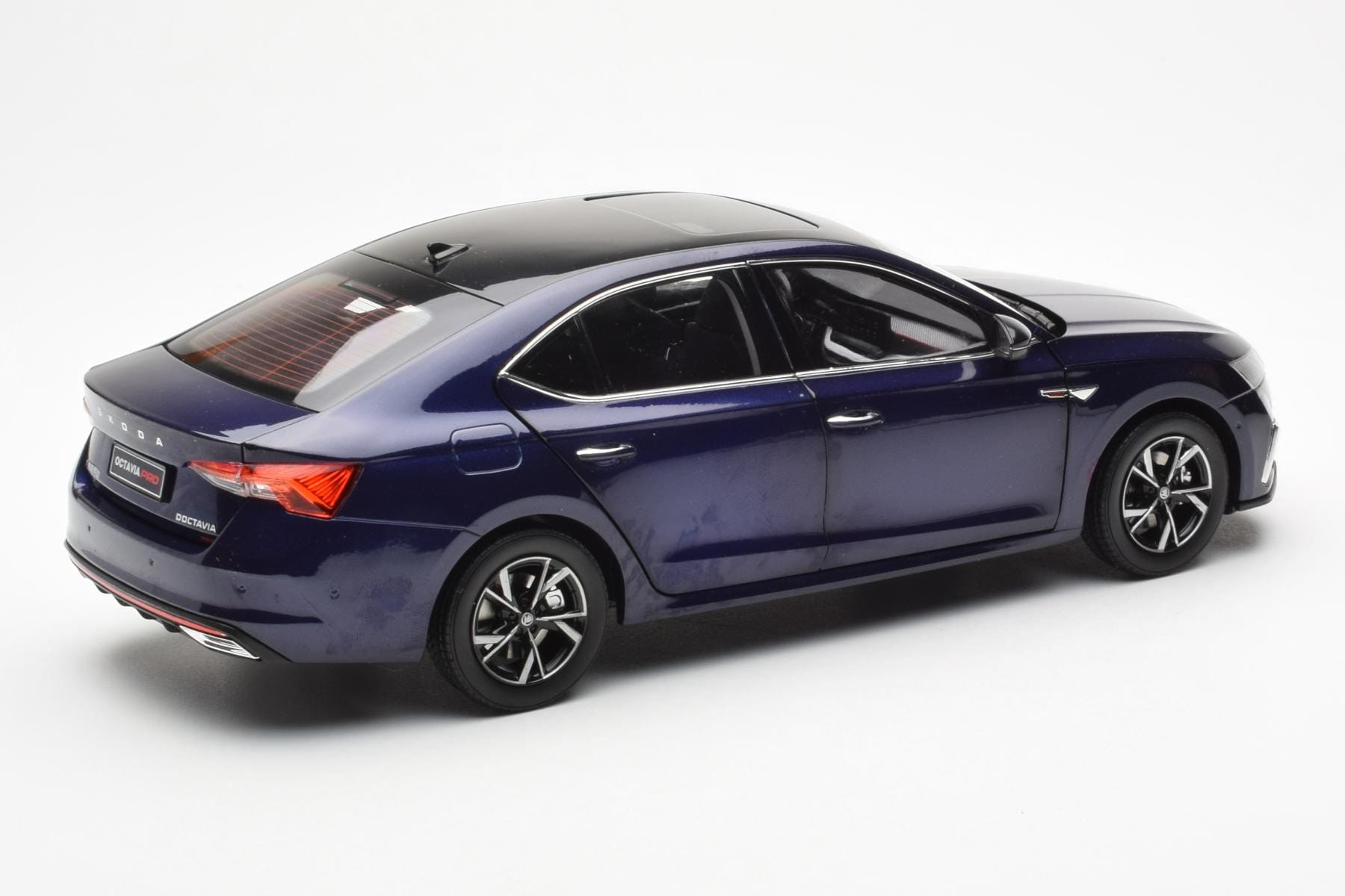 Skoda Octavia Pro Albastru FAW 1:18 ZMR000006BLA Metal - imaginea 3 din 8