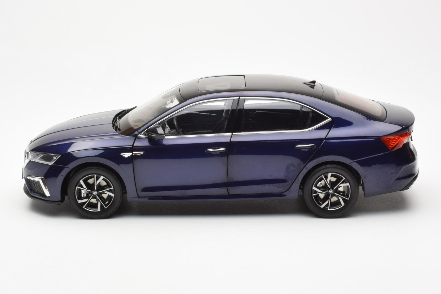 Skoda Octavia Pro Albastru FAW 1:18 ZMR000006BLA Metal - imaginea 4 din 8