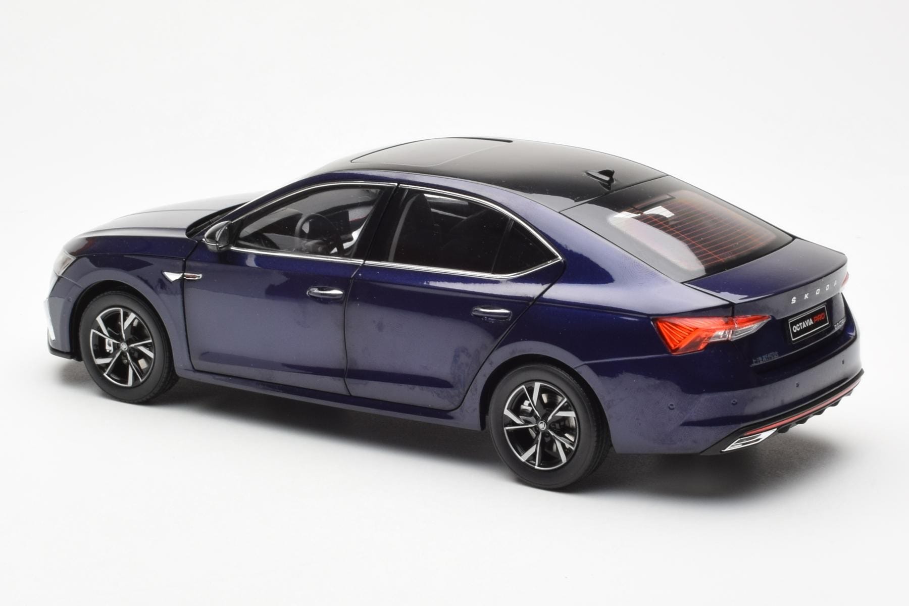 Skoda Octavia Pro Albastru FAW 1:18 ZMR000006BLA Metal - imaginea 7 din 8