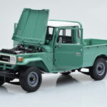 Toyota Land Cruiser 40 4x4 Pickup Verde Kyosho 1:18 - image 2 of 8
