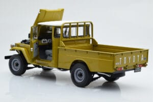 Toyota Land Cruiser 40 4x4 Pickup Oliv Kyosho 1:18 08958K Metal - imaginea 3 din 8