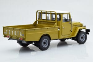 Toyota Land Cruiser 40 4x4 Pickup Oliv Kyosho 1:18 08958K Metal - imaginea 4 din 8