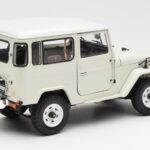 Toyota Land Cruiser FJ40 Van Alb Kyosho 1:18 08971W - image 3 of 8