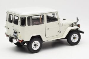 Toyota Land Cruiser FJ40 Van Alb Kyosho 1:18 08971W Metal - imaginea 3 din 8