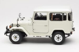 Toyota Land Cruiser FJ40 Van Alb Kyosho 1:18 08971W Metal - imaginea 4 din 8