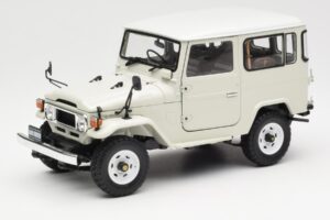 Toyota Land Cruiser FJ40 Van Alb Kyosho 1:18 08971W