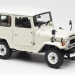Toyota Land Cruiser FJ40 Van Alb Kyosho 1:18 08971W - image 6 of 8