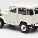 Toyota Land Cruiser FJ40 Van Alb Kyosho 1:18 08971W - image 7 of 8