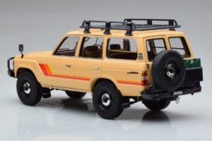 Toyota Land Cruiser 60 Bej Cu Piese Opționale Kyosho 1:18 08956XBE Metal - imaginea 6 din 12