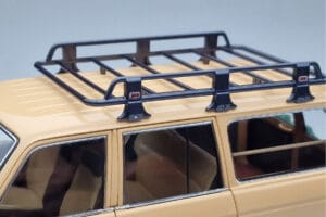 Toyota Land Cruiser 60 Bej Cu Piese Opționale Kyosho 1:18 08956XBE Metal - imaginea 8 din 12
