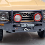 Toyota Land Cruiser 60 Bej Cu Piese Opționale Kyosho 1:18 - image 9 of 12