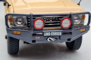 Toyota Land Cruiser 60 Bej Cu Piese Opționale Kyosho 1:18 08956XBE Metal - imaginea 9 din 12