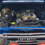 Toyota Land Cruiser 60 Albastru Cu Piese Opționale Kyosho 1:18 - image 9 of 11