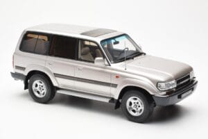 Toyota Land Cruiser HDJ80 Bej Metalizat Otto 1:18 OT438 Rășină - imaginea 4 din 6