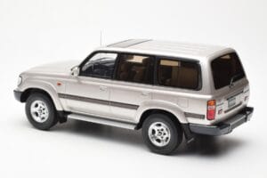 Toyota Land Cruiser HDJ80 Bej Metalizat Otto 1:18 OT438 Rășină - imaginea 5 din 6