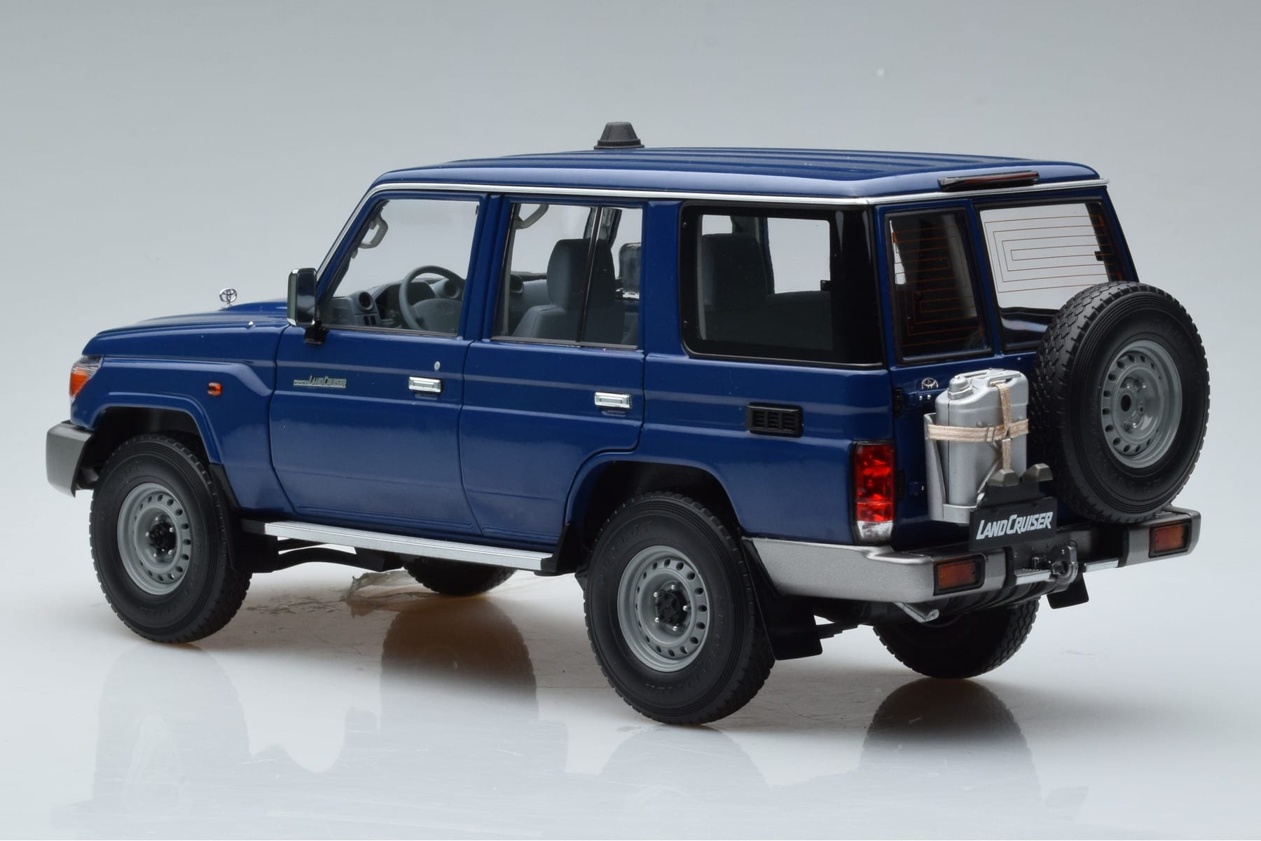 Toyota Land Cruiser J76 Albastru Almost Real 1:18 870101 Metal - imaginea 6 din 7