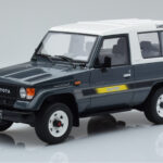 Toyota Land Cruiser LJ73 Gri Otto 1:18
