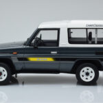 Toyota Land Cruiser LJ73 Gri Otto 1:18 - image 3 of 6