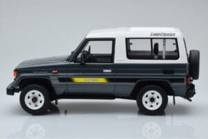 Toyota Land Cruiser LJ73 Gri Otto 1:18 OT437 Rășină - imaginea 3 din 6