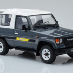 Toyota Land Cruiser LJ73 Gri Otto 1:18 - image 4 of 6