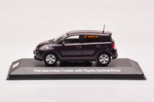 Toyota Urban Cruiser Violet Metalizat Minichamps 1:43 403166963