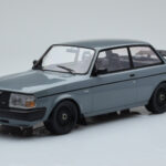 Volvo 240 Turbo Gri IXO 1:18