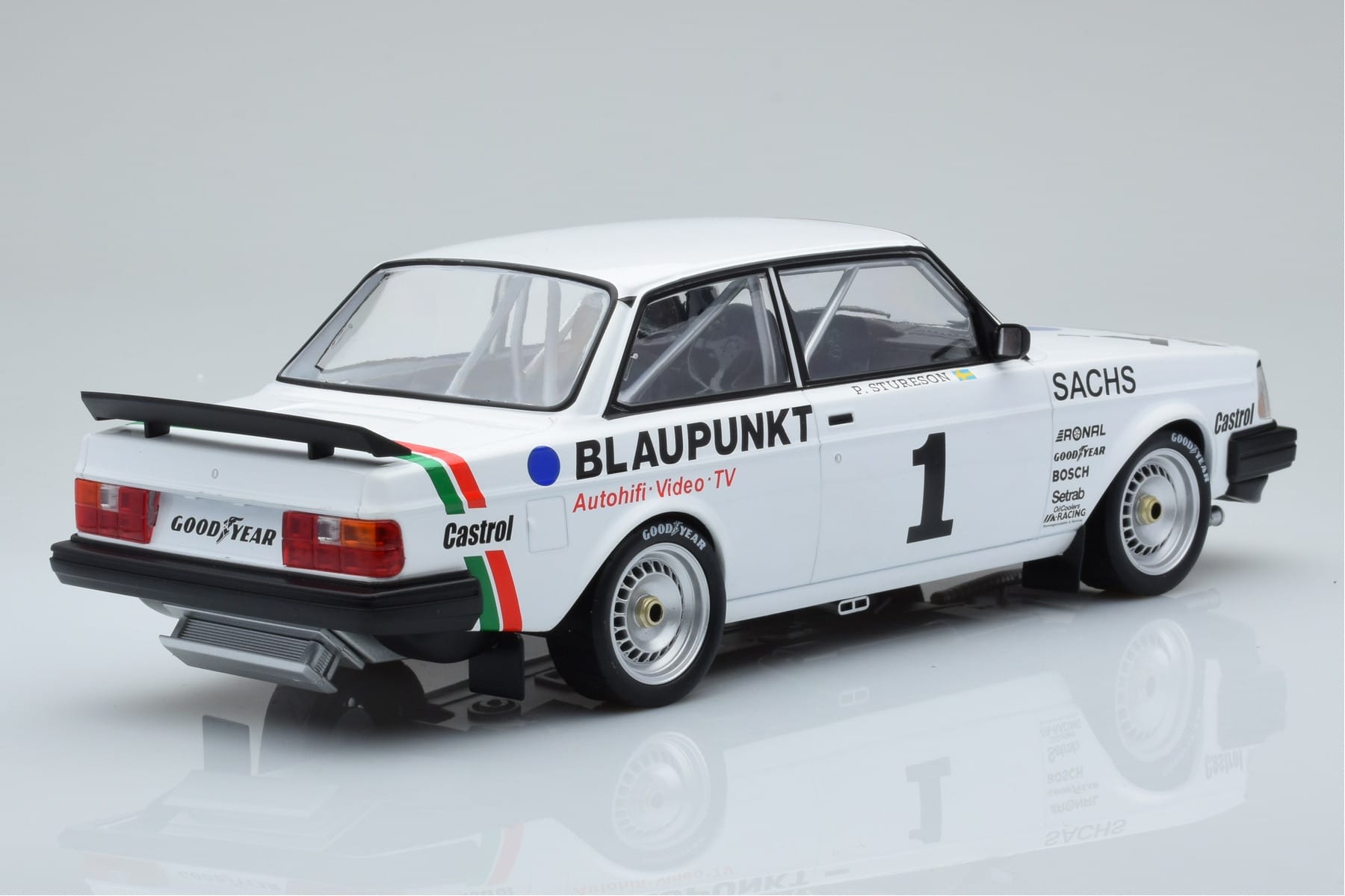 Volvo 240 Turbo IPS Racing Blaupunkt #1 P. Stureson DTM Zolder 1986 IXO 1:18 18RMC106 Metal - imaginea 2 din 6