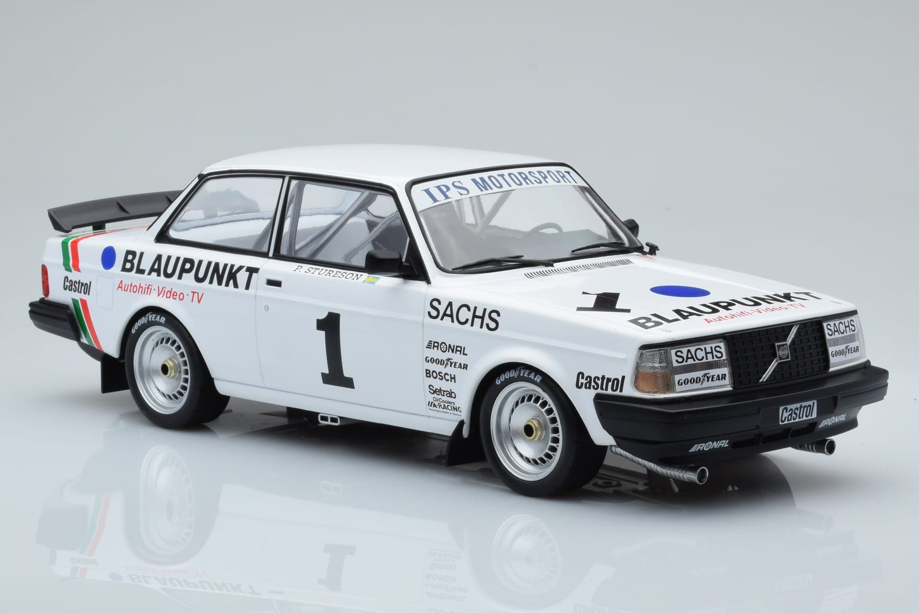 Volvo 240 Turbo IPS Racing Blaupunkt #1 P. Stureson DTM Zolder 1986 IXO 1:18 18RMC106 Metal - imaginea 4 din 6