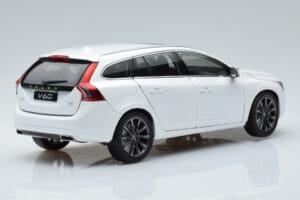 Volvo V60 D3 Crystal Alb FAW 1:18 9430840 Metal - imaginea 3 din 7